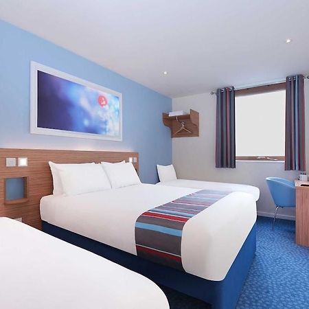 Travelodge London Ealing Esterno foto