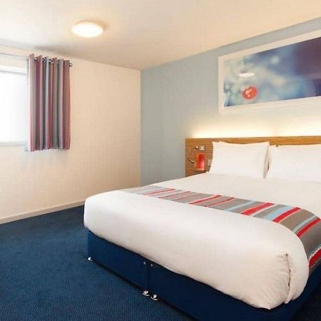 Travelodge London Ealing Esterno foto