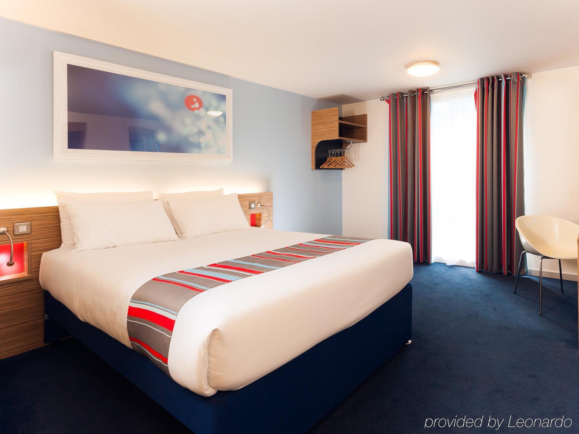 Travelodge London Ealing Esterno foto