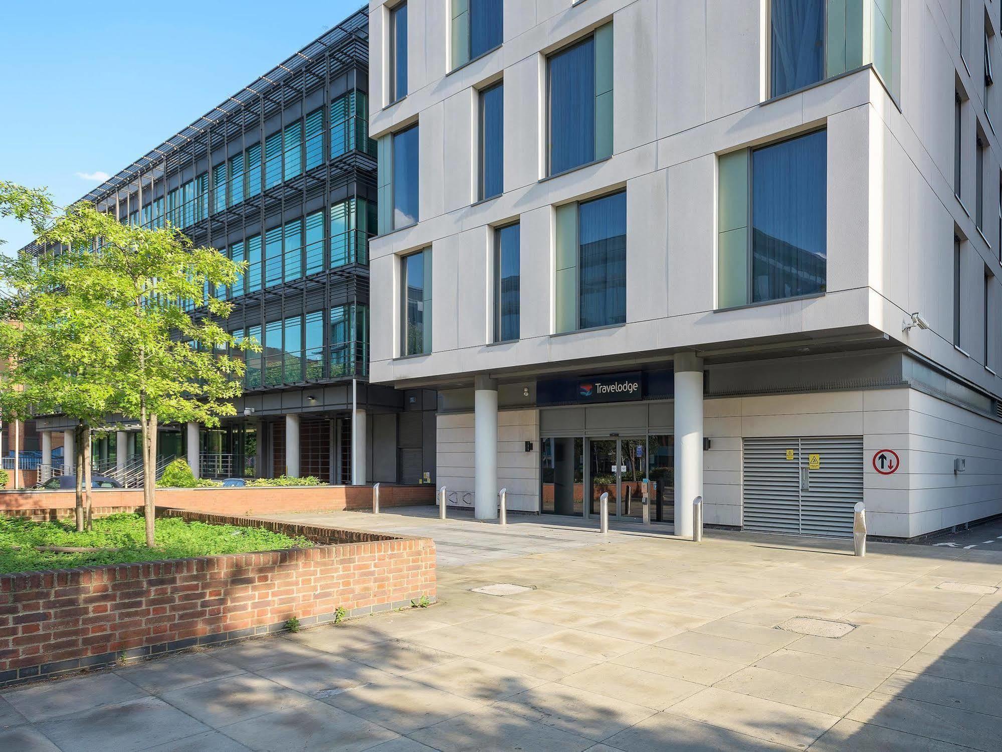 Travelodge London Ealing Esterno foto