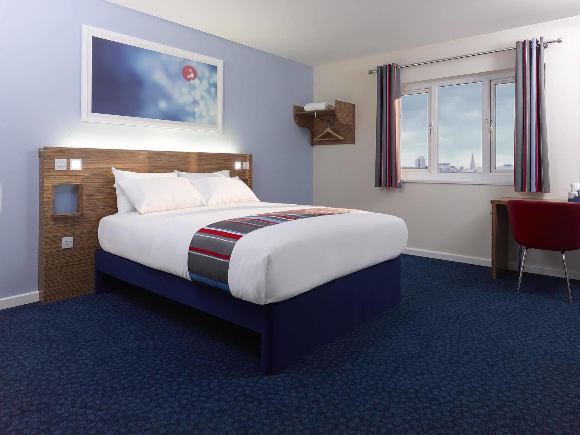 Travelodge London Ealing Esterno foto
