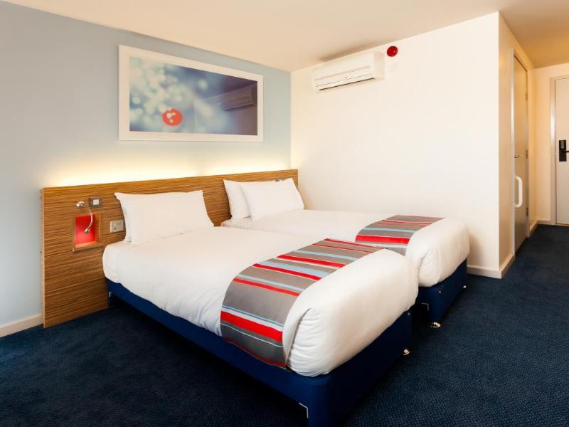 Travelodge London Ealing Esterno foto
